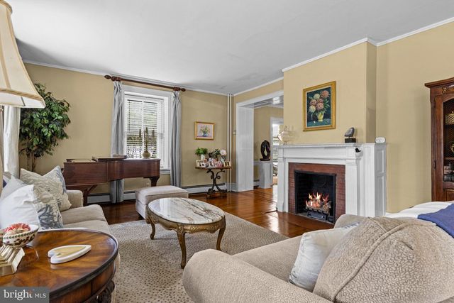 8 S PROVIDENCE RD, Wallingford, PA 19086
