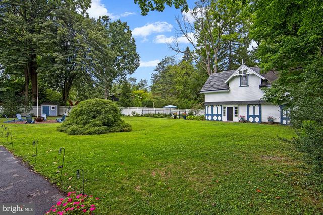 8 S PROVIDENCE RD, Wallingford, PA 19086