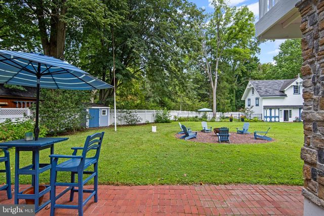 8 S PROVIDENCE RD, Wallingford, PA 19086