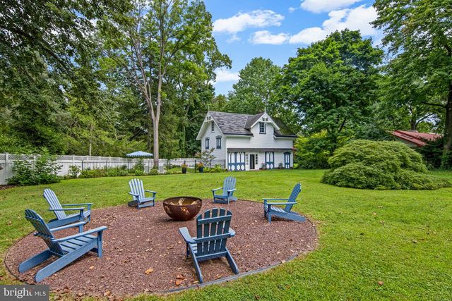 8 S PROVIDENCE RD, Wallingford, PA 19086