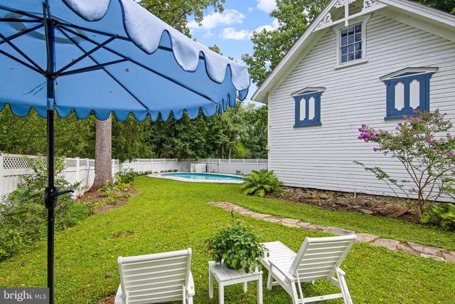 8 S PROVIDENCE RD, Wallingford, PA 19086