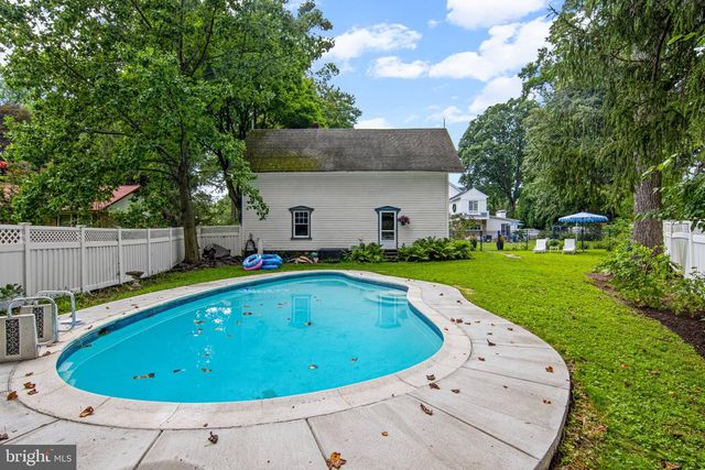 8 S PROVIDENCE RD, Wallingford, PA 19086