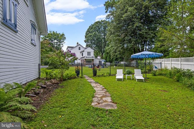 8 S PROVIDENCE RD, Wallingford, PA 19086