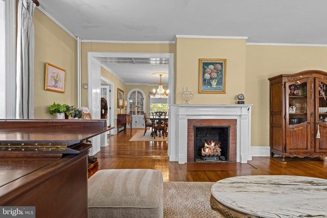 8 S PROVIDENCE RD, Wallingford, PA 19086