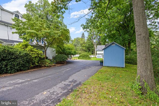 8 S PROVIDENCE RD, Wallingford, PA 19086
