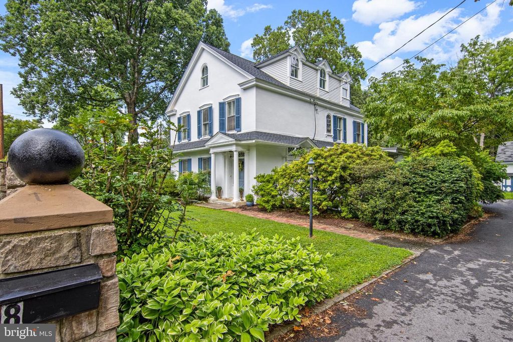 8 S PROVIDENCE RD, Wallingford, PA 19086