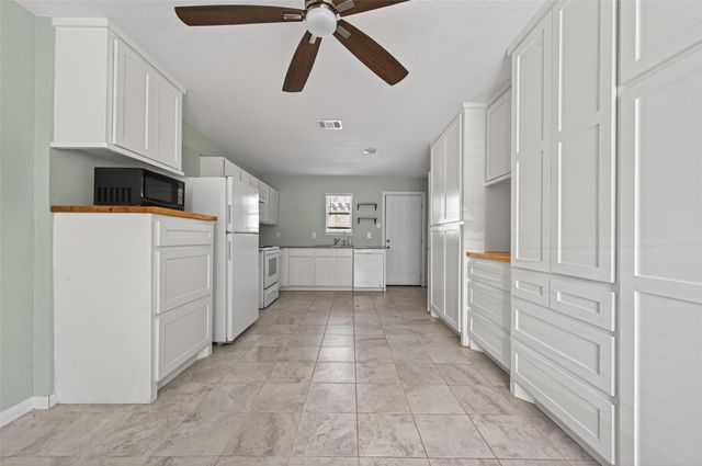 15149 Austin Road, Willis, TX 77378