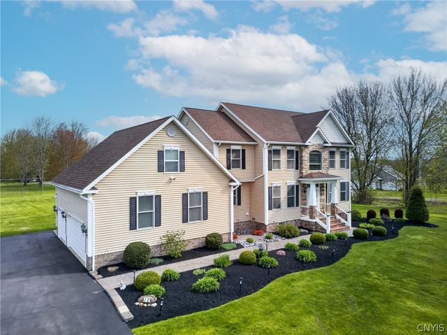 12 Wilbur Dr, Granby, NY 13069