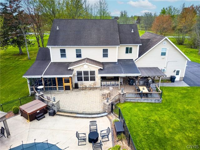 12 Wilbur Dr, Granby, NY 13069