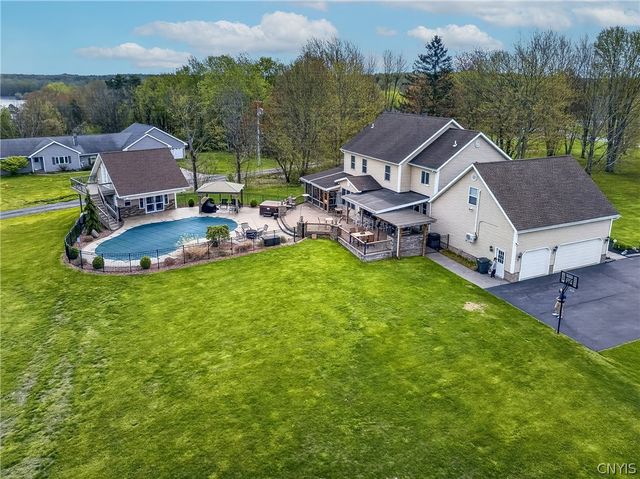 12 Wilbur Dr, Granby, NY 13069