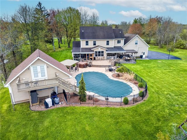 12 Wilbur Dr, Granby, NY 13069