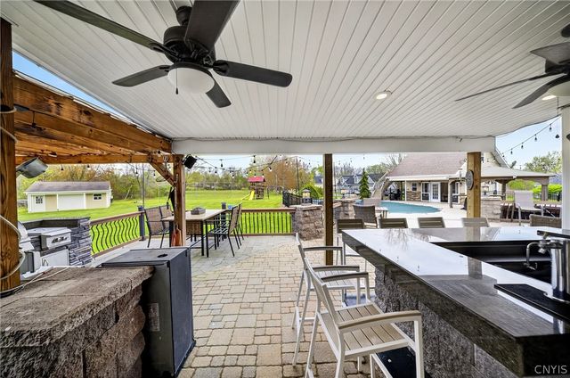 12 Wilbur Dr, Granby, NY 13069