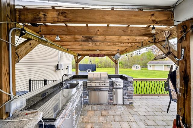 12 Wilbur Dr, Granby, NY 13069