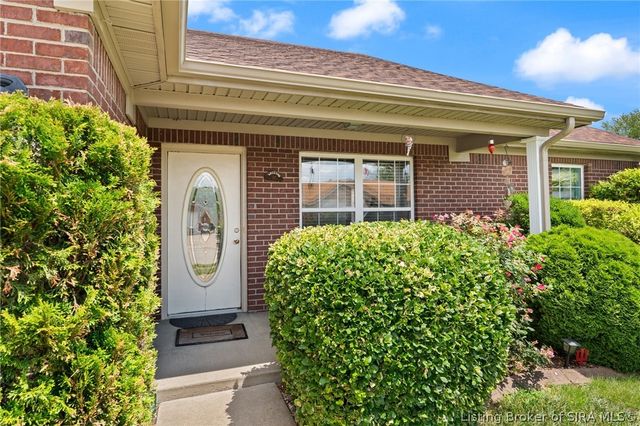 5935 Pine View Court, Jeffersonville, IN 47130