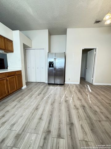 230 Saddlebrook Dr, San Antonio, TX 78245