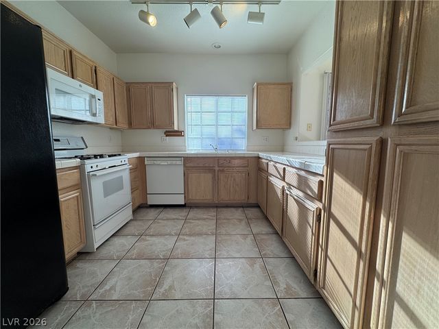1851 HILLPOINTE Road 2421, Henderson, NV 89074