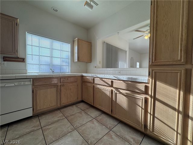 1851 HILLPOINTE Road 2421, Henderson, NV 89074
