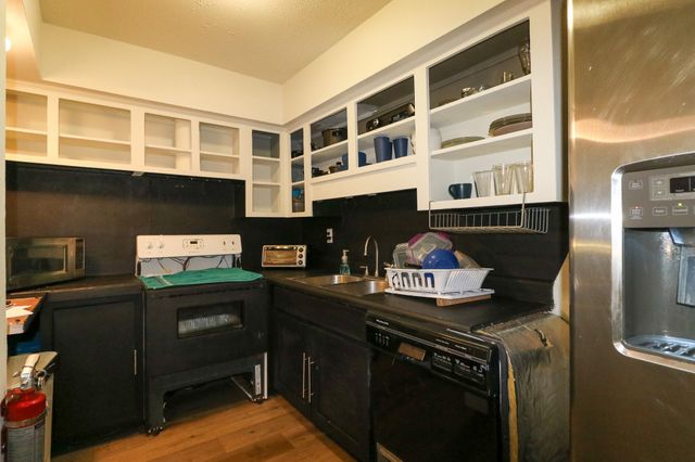 5322 Fleetwood Oaks Avenue 142, Dallas, TX 75235