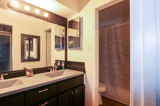 5322 Fleetwood Oaks Avenue 142, Dallas, TX 75235