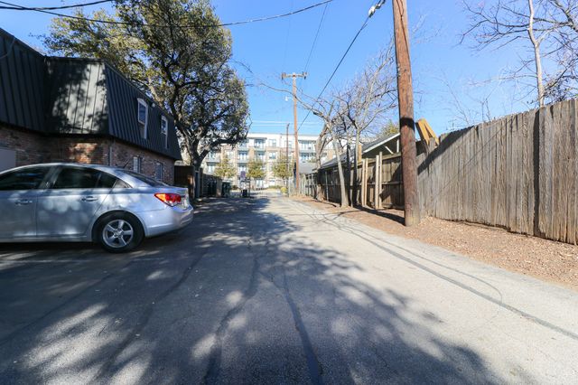 5322 Fleetwood Oaks Avenue 142, Dallas, TX 75235