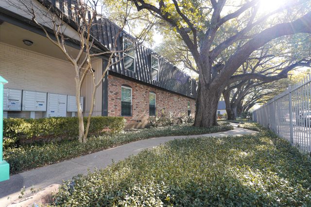 5322 Fleetwood Oaks Avenue 142, Dallas, TX 75235