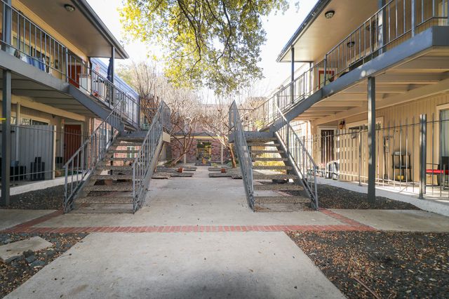 5322 Fleetwood Oaks Avenue 142, Dallas, TX 75235