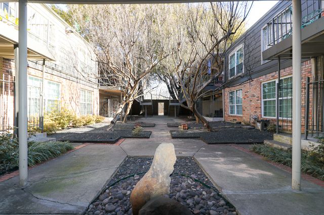 5322 Fleetwood Oaks Avenue 142, Dallas, TX 75235