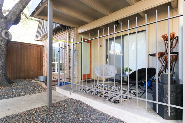 5322 Fleetwood Oaks Avenue 142, Dallas, TX 75235