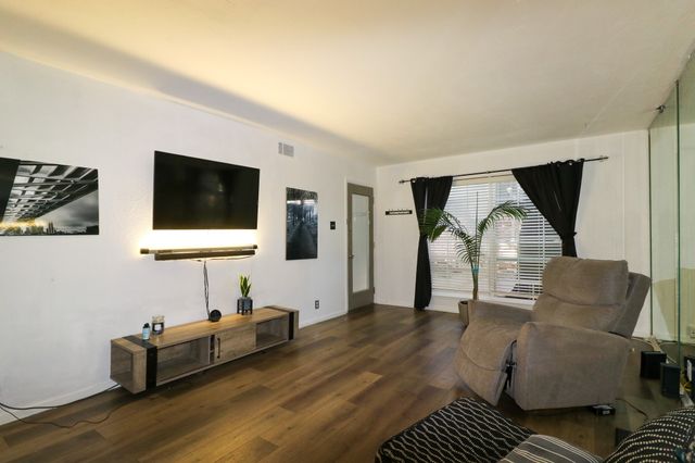 5322 Fleetwood Oaks Avenue 142, Dallas, TX 75235