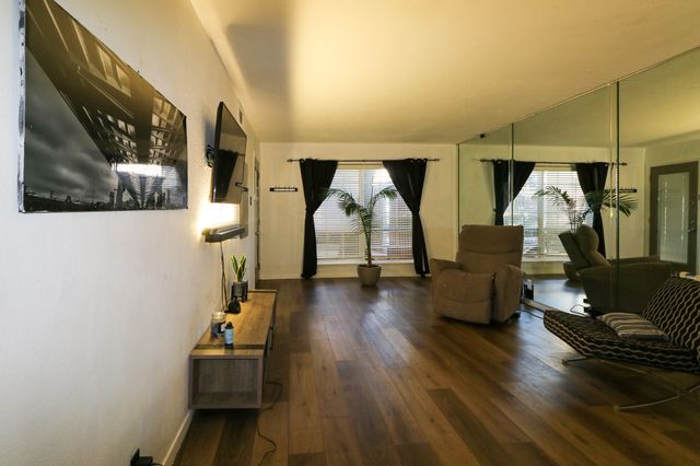 5322 Fleetwood Oaks Avenue 142, Dallas, TX 75235