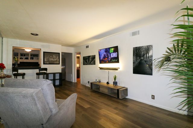 5322 Fleetwood Oaks Avenue 142, Dallas, TX 75235