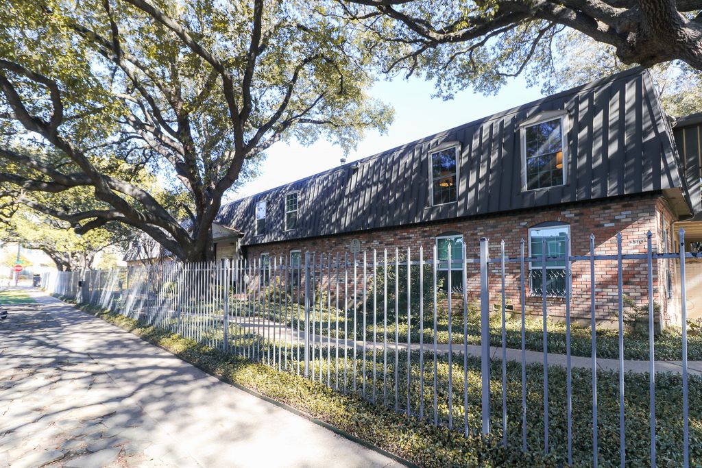 5322 Fleetwood Oaks Avenue 142, Dallas, TX 75235