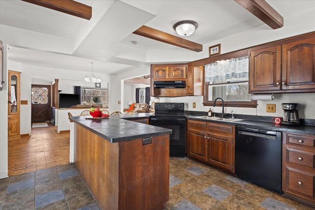 W358N5045 Lakeshore DRIVE, Oconomowoc, WI 53066