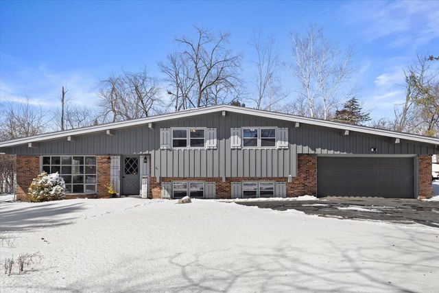 W358N5045 Lakeshore DRIVE, Oconomowoc, WI 53066