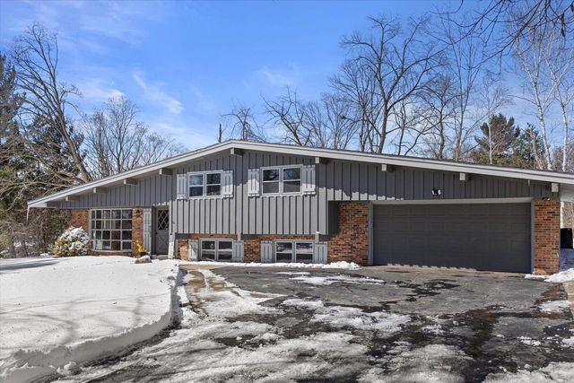 W358N5045 Lakeshore DRIVE, Oconomowoc, WI 53066