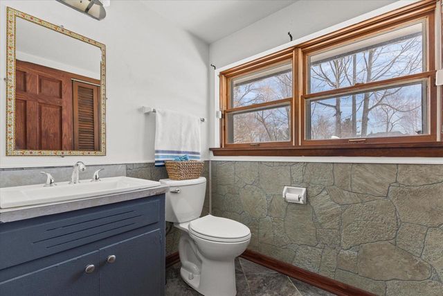 W358N5045 Lakeshore DRIVE, Oconomowoc, WI 53066