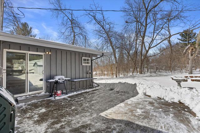 W358N5045 Lakeshore DRIVE, Oconomowoc, WI 53066