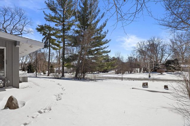 W358N5045 Lakeshore DRIVE, Oconomowoc, WI 53066