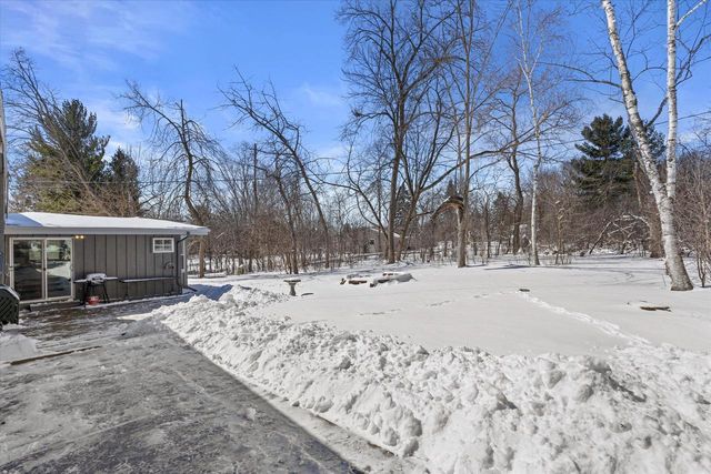 W358N5045 Lakeshore DRIVE, Oconomowoc, WI 53066