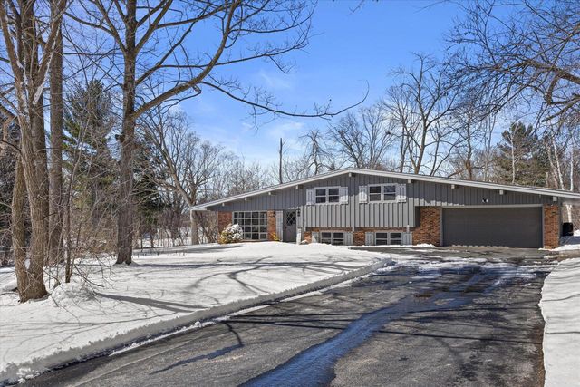 W358N5045 Lakeshore DRIVE, Oconomowoc, WI 53066
