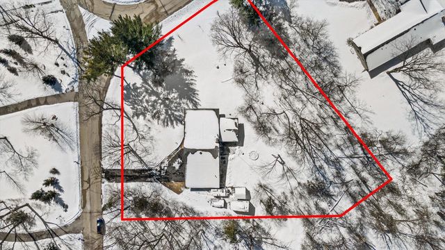 W358N5045 Lakeshore DRIVE, Oconomowoc, WI 53066