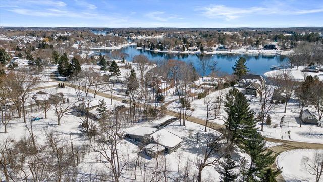 W358N5045 Lakeshore DRIVE, Oconomowoc, WI 53066