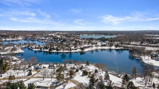 W358N5045 Lakeshore DRIVE, Oconomowoc, WI 53066