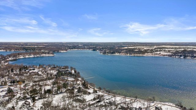 W358N5045 Lakeshore DRIVE, Oconomowoc, WI 53066