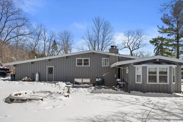W358N5045 Lakeshore DRIVE, Oconomowoc, WI 53066