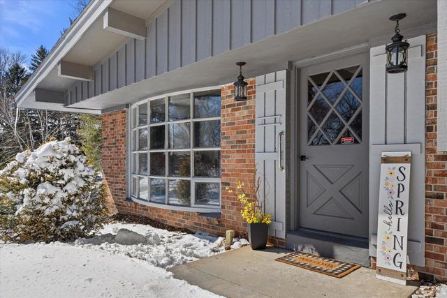 W358N5045 Lakeshore DRIVE, Oconomowoc, WI 53066