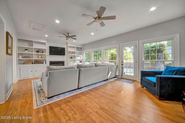 303 Oread Rd, Louisville, KY 40207