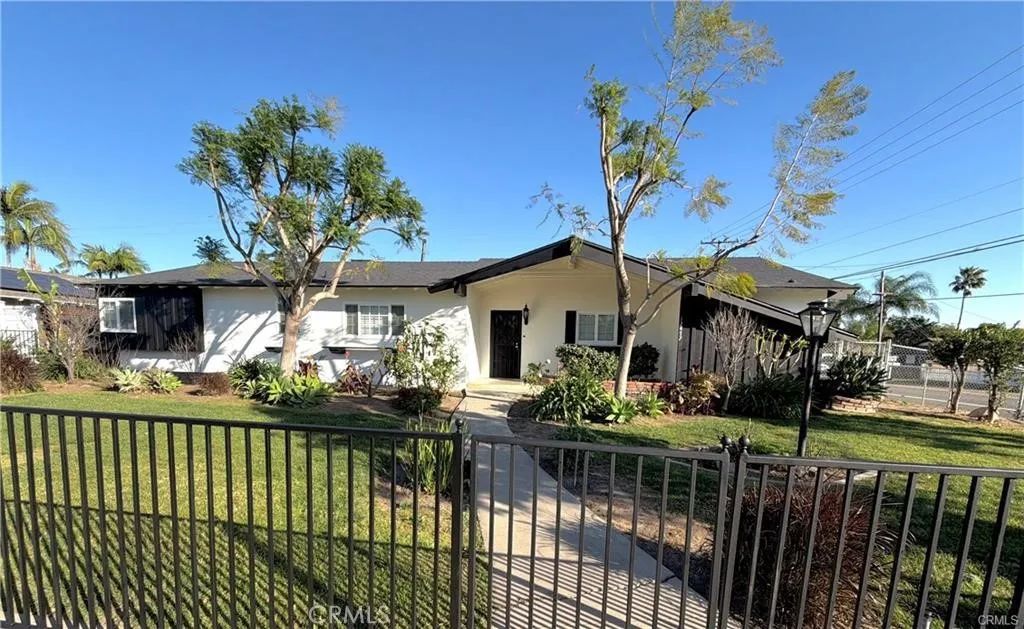 12472 Woodlawn, Tustin, CA 92780