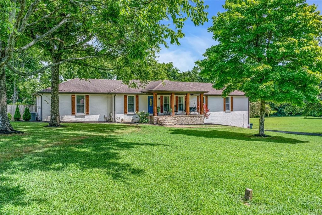 1707 Cook Dr, Lebanon, TN 37087