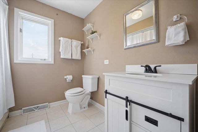 134 Amherst Drive, Bartlett, IL 60103